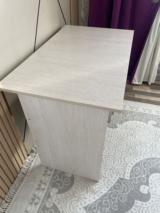 Продам стол письменный для школьников