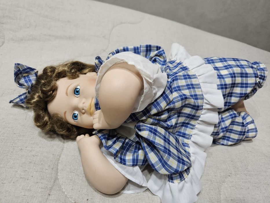 Винтажная фарфоровая кукла