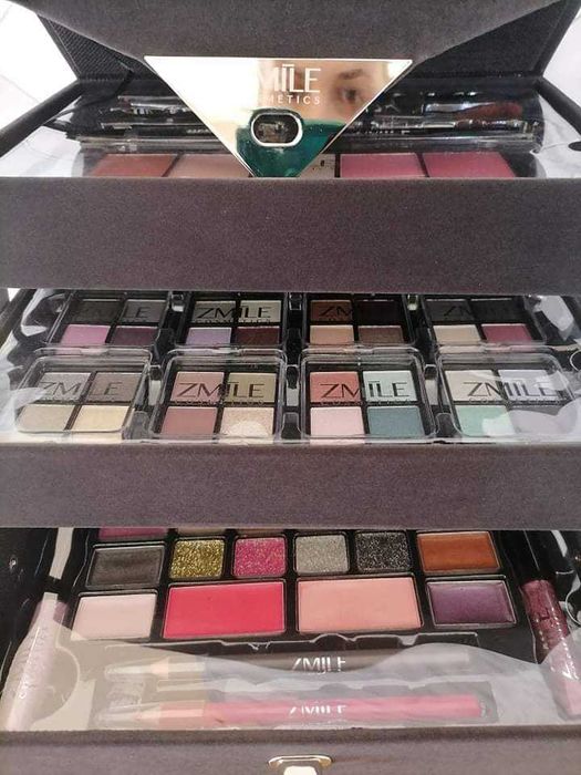 Луксозно кадифено куфарче с гримове на 3 етажа с немско качество