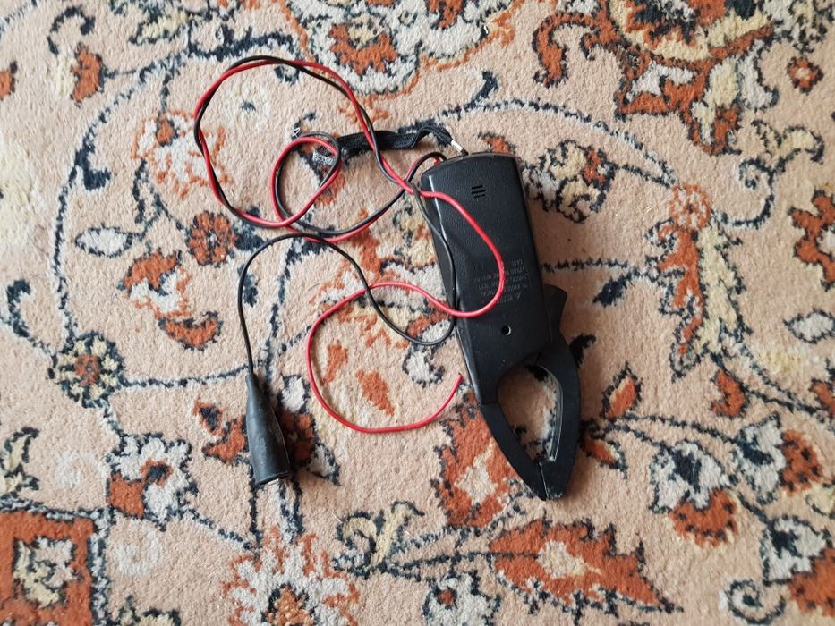 Aparat pentru masurarea tensiunii electrice