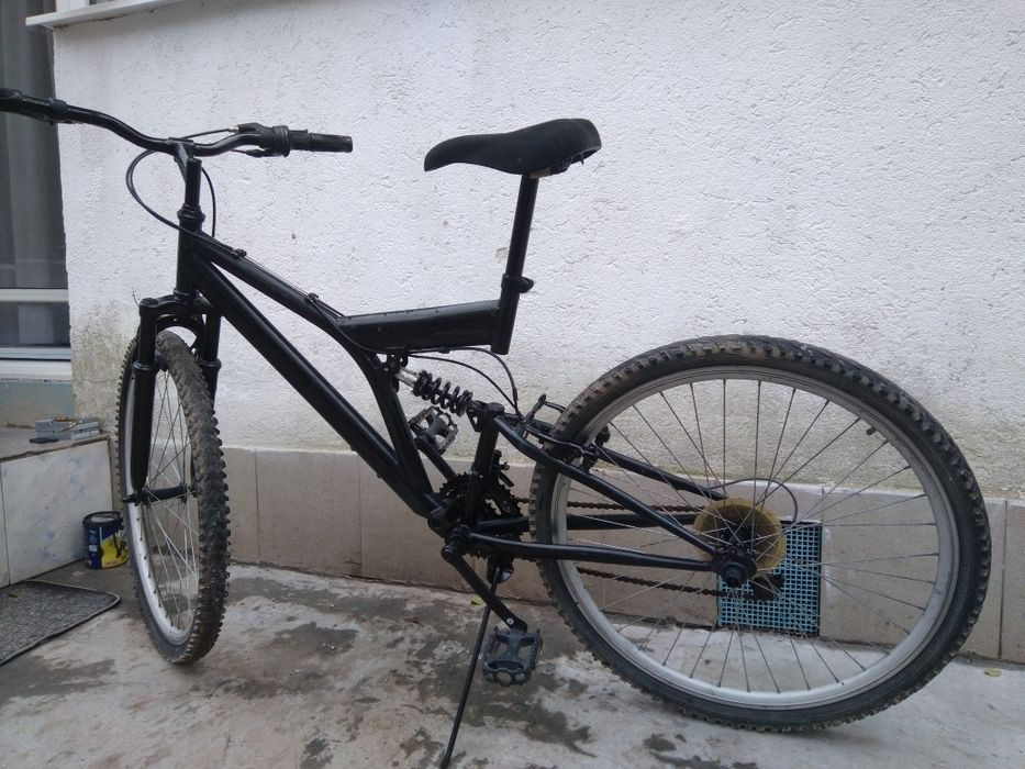Vand bicicleta montan bike în bună stare de functionare