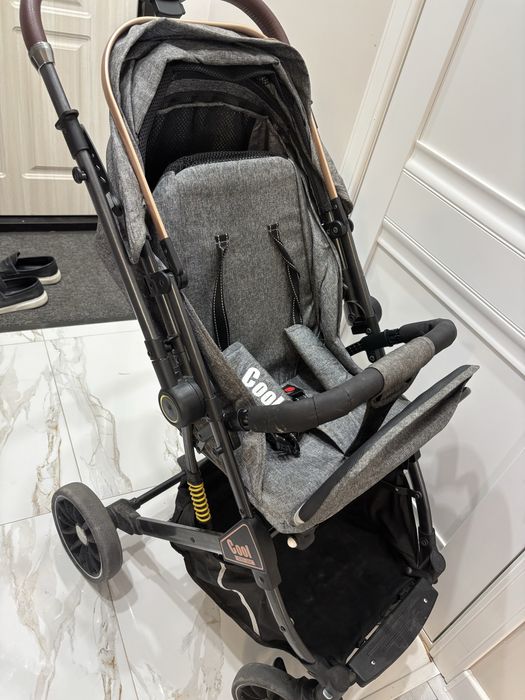 Продается коляска в отличном состояний