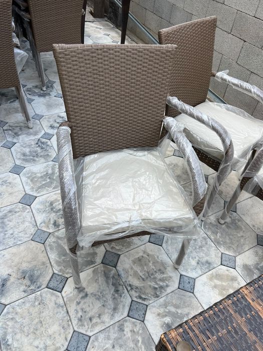 Стулья новые ротанг