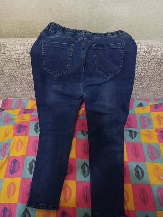 Продам джинсы плотные прямые на резинке