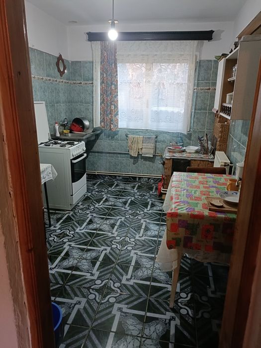 Urgent casa de vânzare cu teren generos