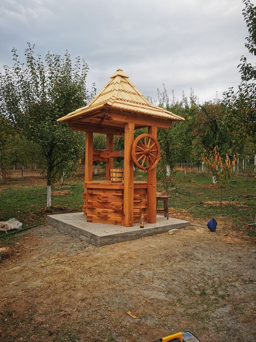 Fântâni ornamentale din lemn