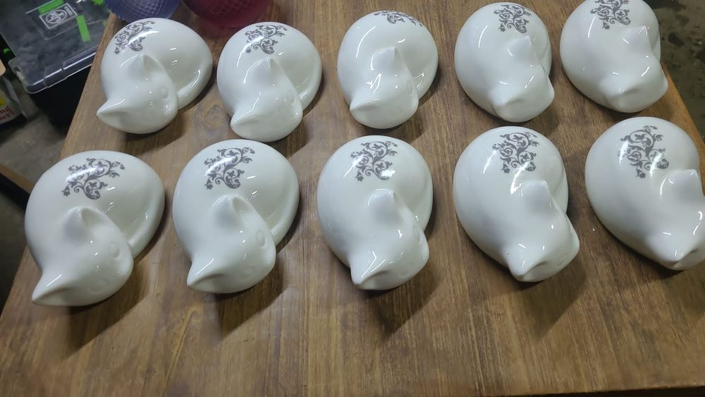 Pisicuțe din porțelan