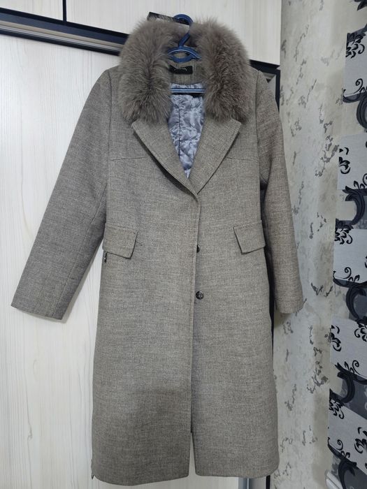 Palto yangi 4 marta kiyilgan razmer 42 narxi 450mng