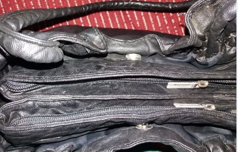 Дамска черна кожена чанта