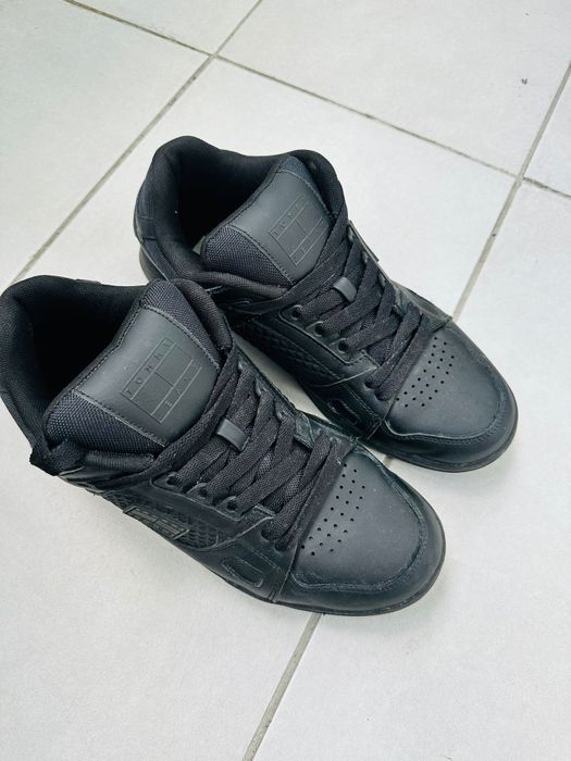 Adidași originali Tommy Jeans, din piele – mărimea 43 – purtați o sing