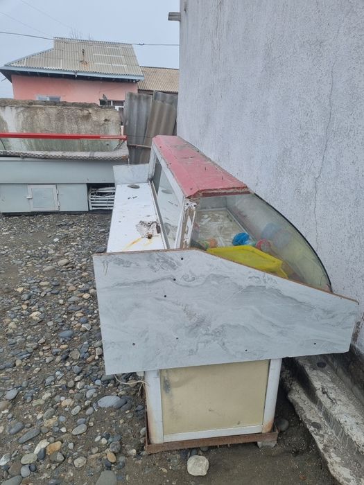 Vetrina xaladelnik zapchastga