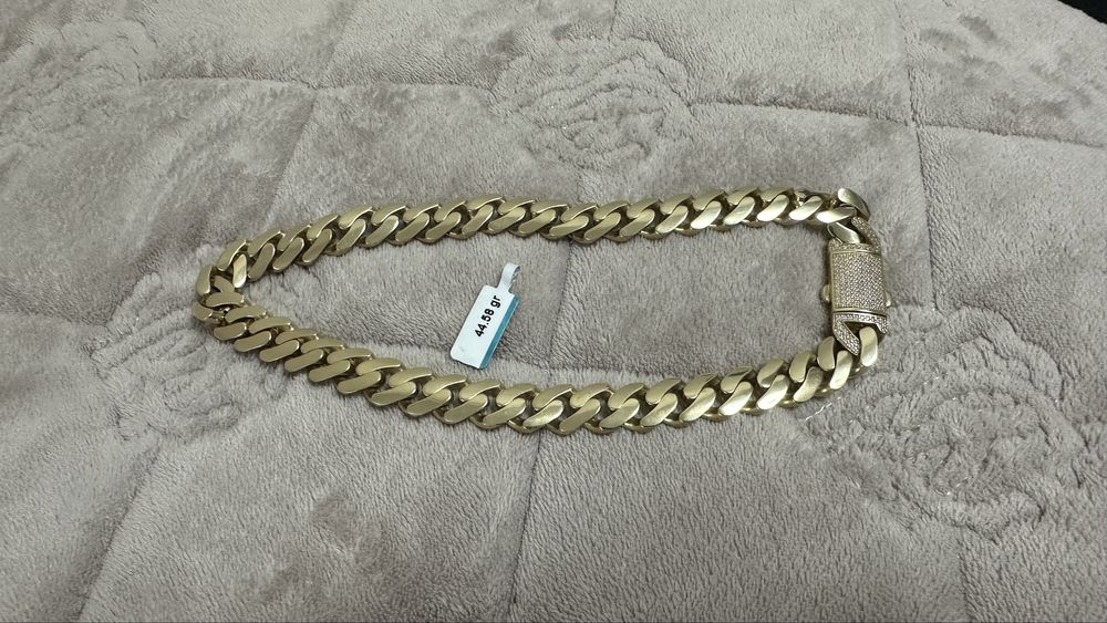 Продам золотую цепь