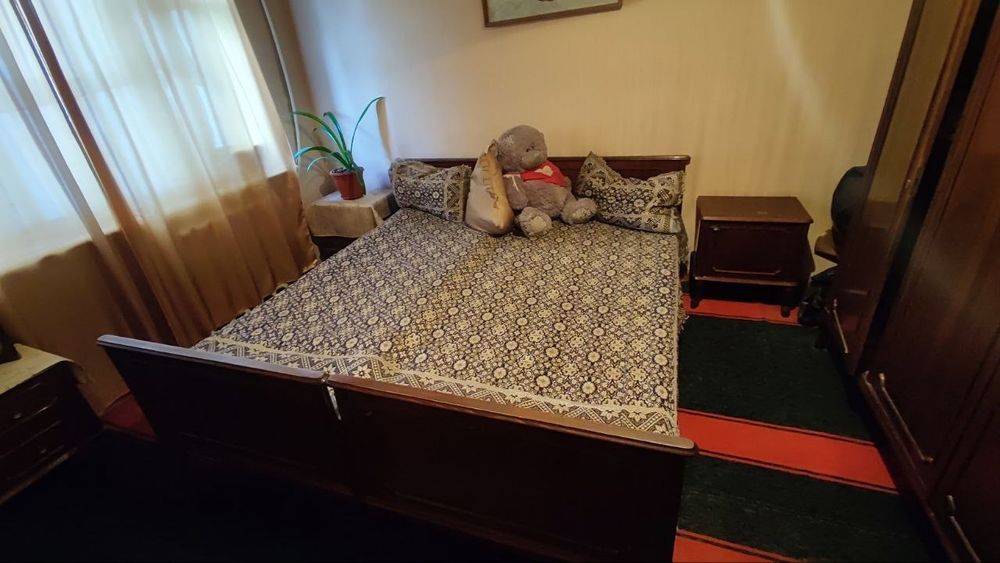 2 кровати и 2 тумбы из натурального дерева б/у