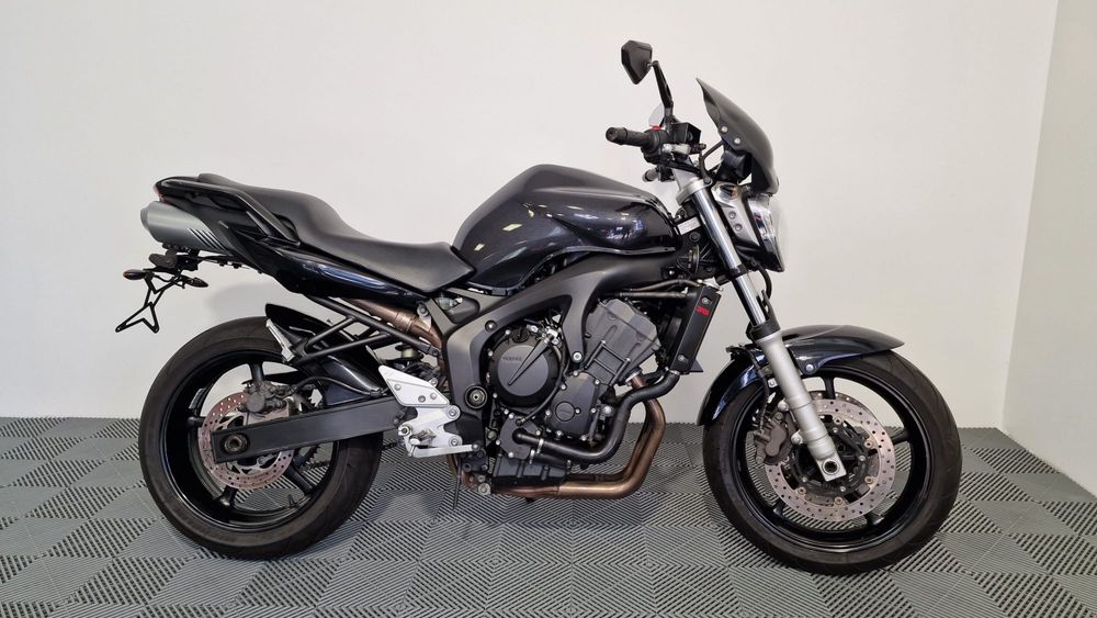 Motocicleta Yamaha FZ6 Naked