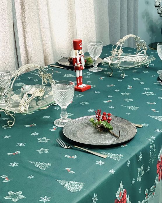 Новогодние скатерти
