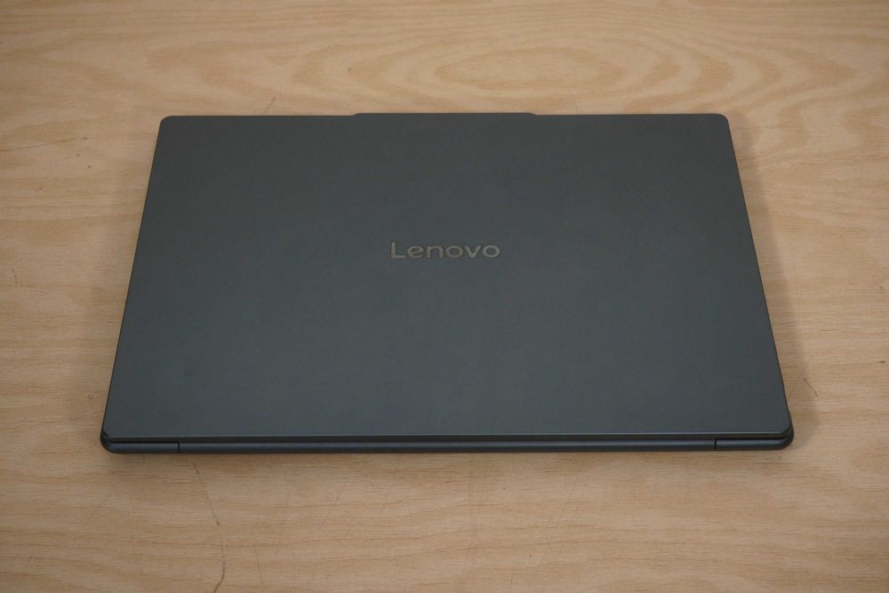 Нов! Лаптоп Lenovo Yoga Slim 7  14' 2025 - Ryzen AI 340, 16GB DDR5, 512GB SSD, FHD OLED ДДС