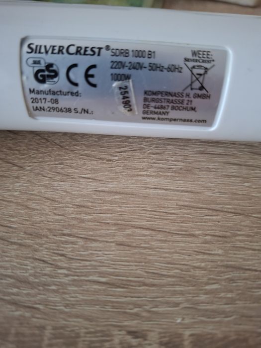 Vind călcător de mână cu aburi.