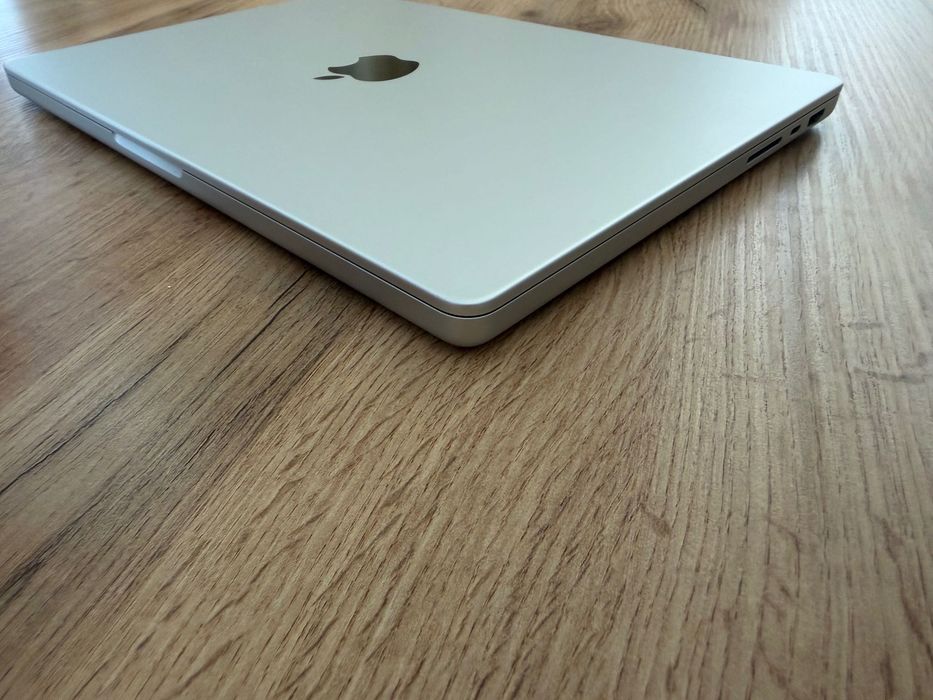 НОВ MacBook Pro 14" M5 10-CPU, 10-GPU, 32GB RAM, 1TB SSD В ГАРАНЦИЯ ДО 14.5.2029г