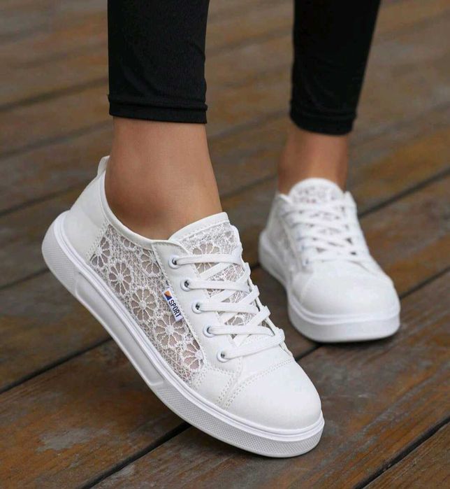 Нови дамски сандали в леопардов принт и бели летни обувки с дантела.