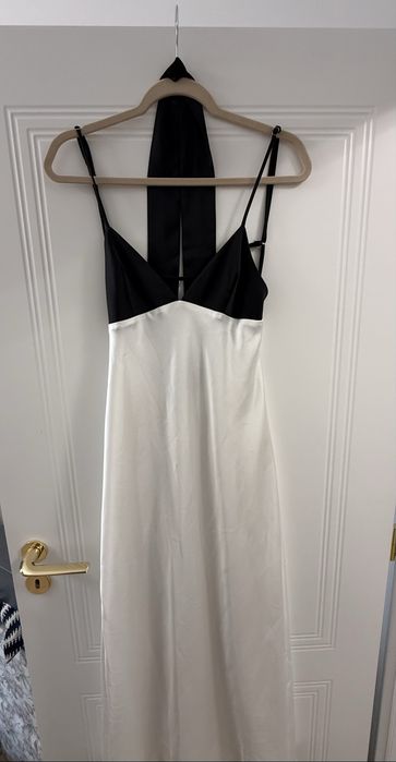 Дълга бяло с черно рокля Zara