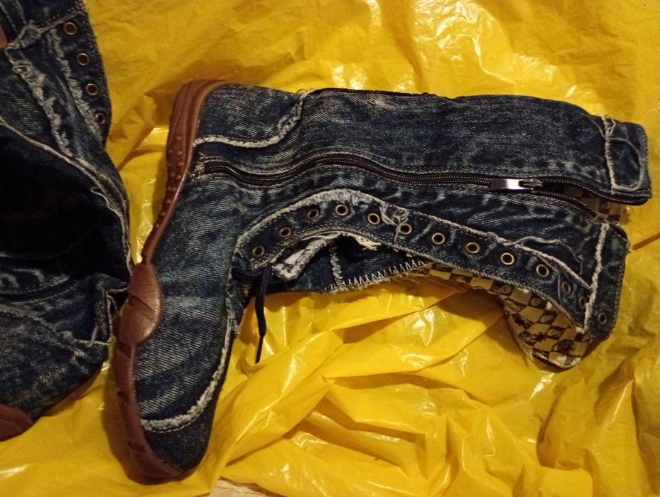 ghete lungi noi, nepurtate, material: blugi / jeans / denim cu siret frontal si fermoar partea interioara, culoare: negru / bleumarin, masura: 36 - 40