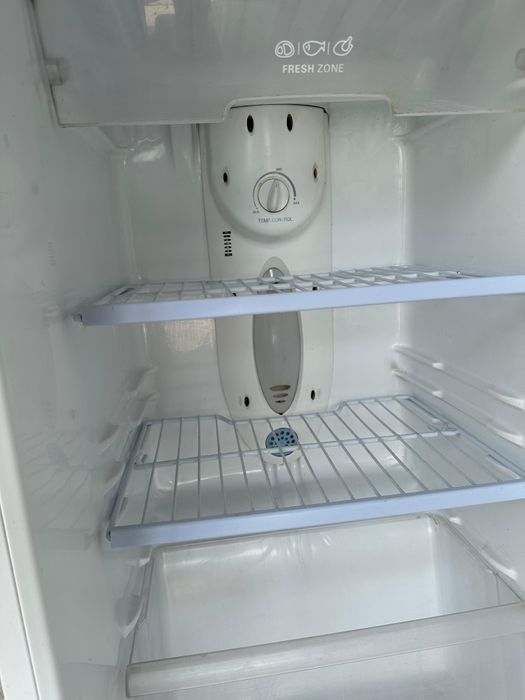 Холодильник LG в хорошем состоянии