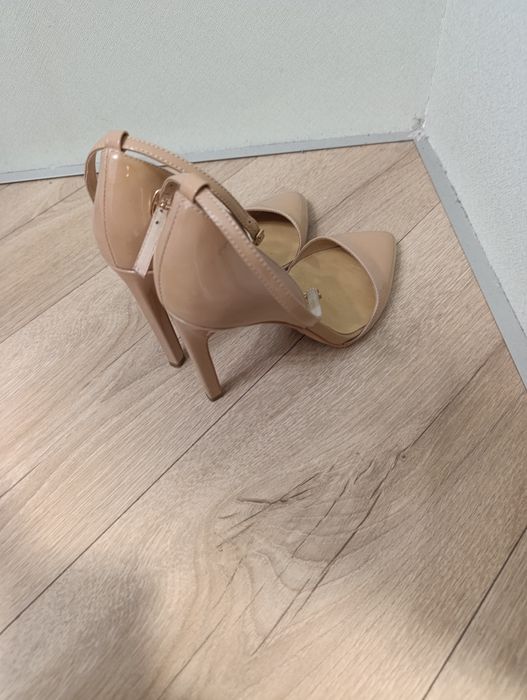 Продаются босоножки