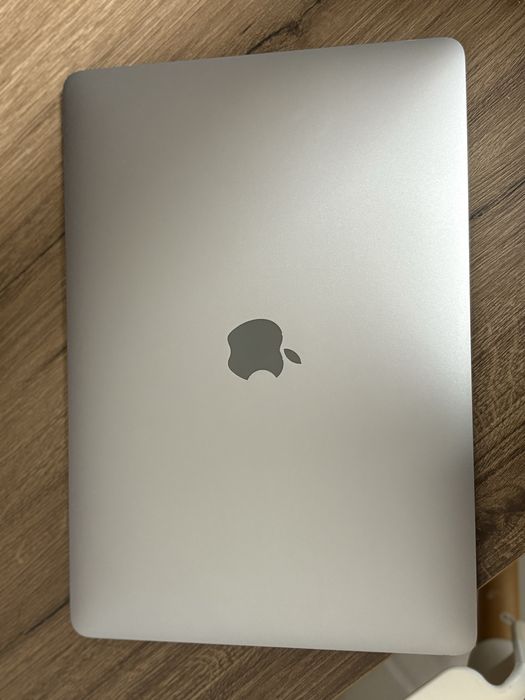 MacBook Pro 13" 2019 Touch Bar / i5 / 8GB / 256GB / Stare excelentă
