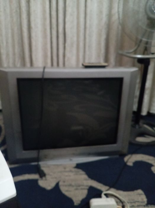 Продам телевизор 2000тг