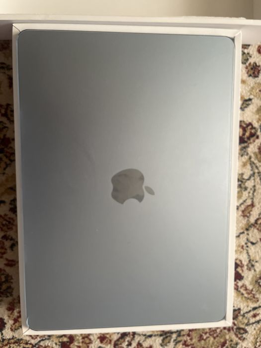 Mac book m5 air. Оригинал