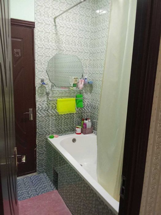 Чилонзор-11 кварталда кизларга, камчилик бўлиб турилади, без маклер