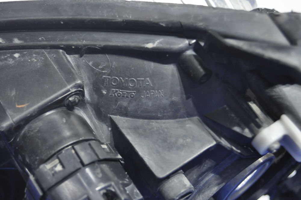 Фара Toyota Landcruiser URJ200