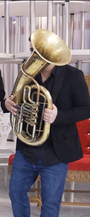 Продавам баритон stagg