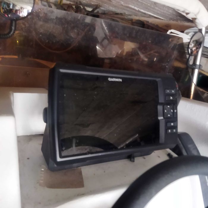 Продавам сонар Garmin striker 9sv