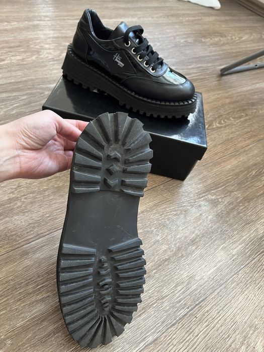 Продаю ботинки новые