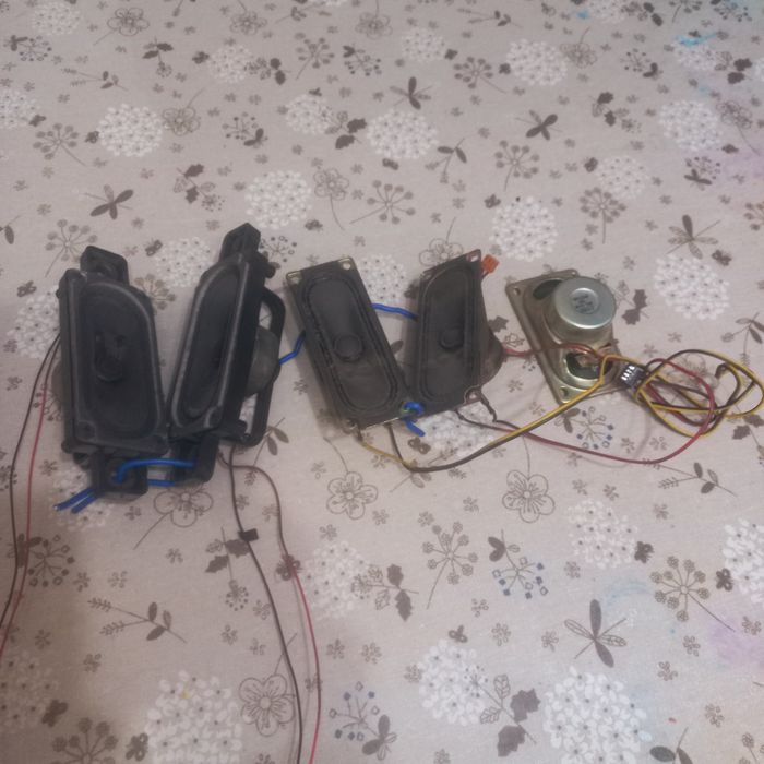 Динамики для аудио аппарата.