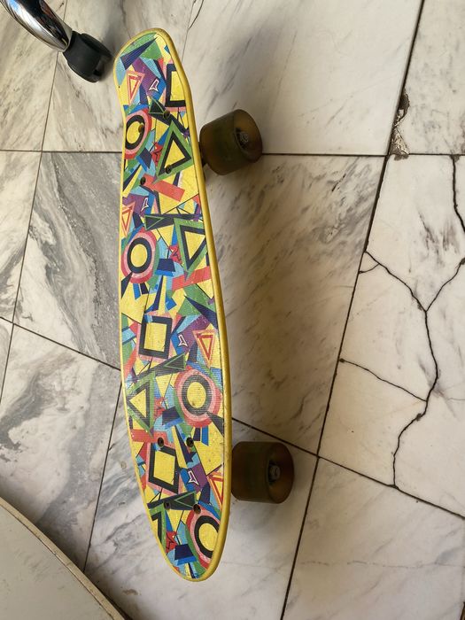 Скейтборд със светещи гуми.