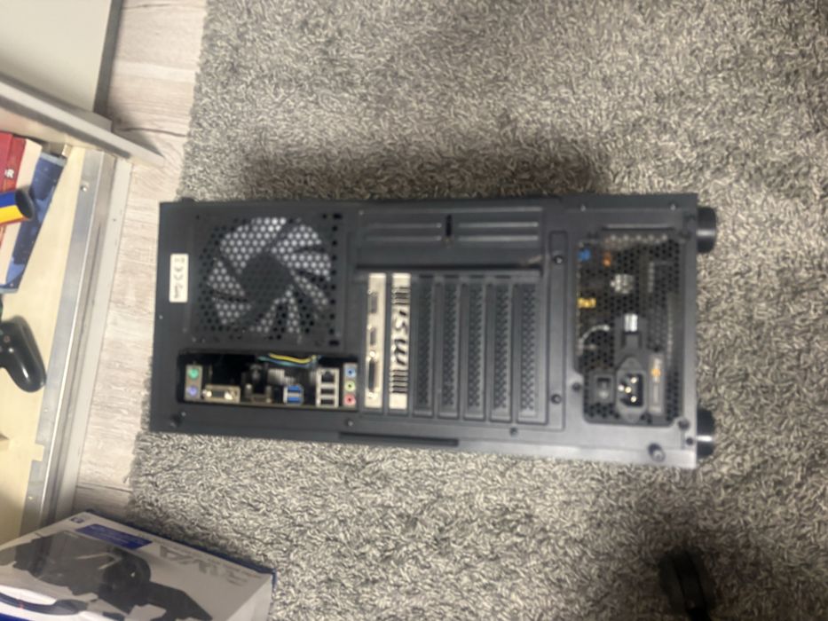 Pc asus folosit foarte putin