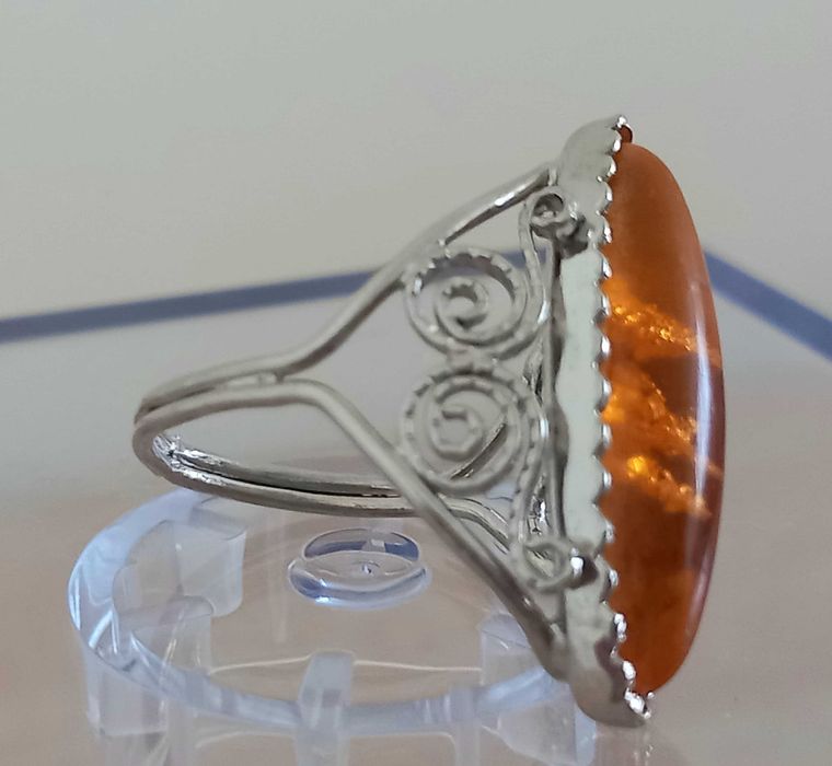 Дамски пръстен с кехлибар