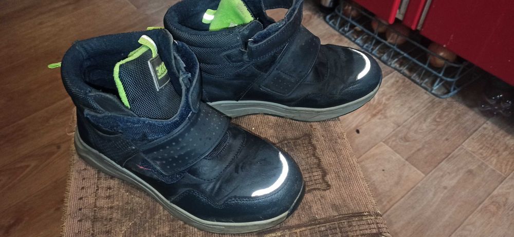 Отдам бесплатно ботинки 34 размер