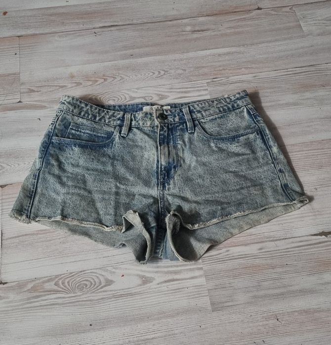 Продам  женские шорты  Guess