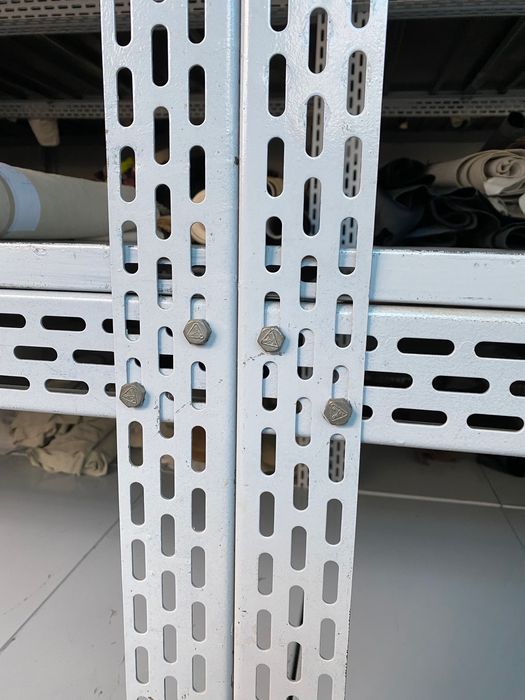 Метални секционни рафтове/стелажи