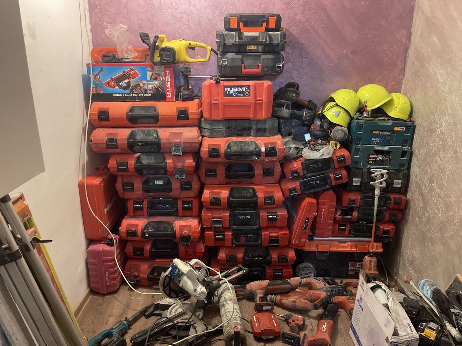 Vand cutii Hilti si scule