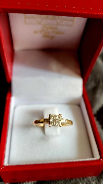 Inel de logodnă 18 k aur cu diamant Pricess Cut 0.32c, Claritate VS 2