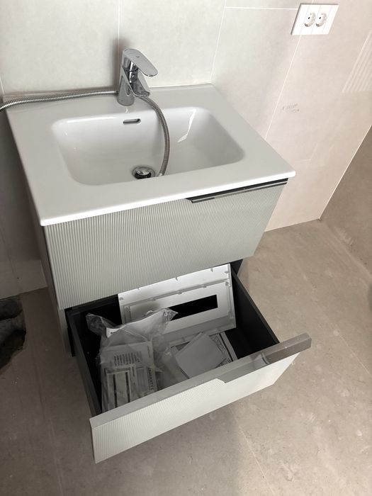 Set lavoar si mobilier MDF riflat bej casmir nou
