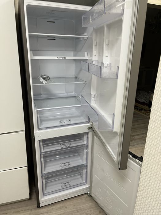 Холодильник Samsung
