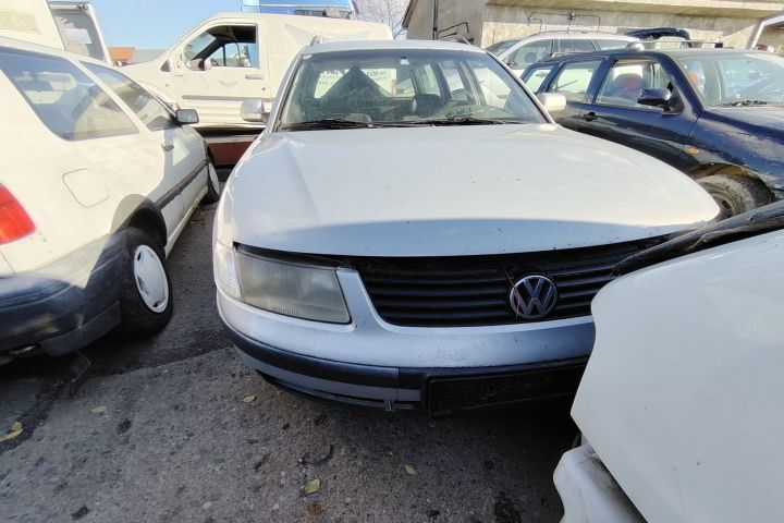 Usa / Portiera spate stanga Volkswagen VW Passat 2000