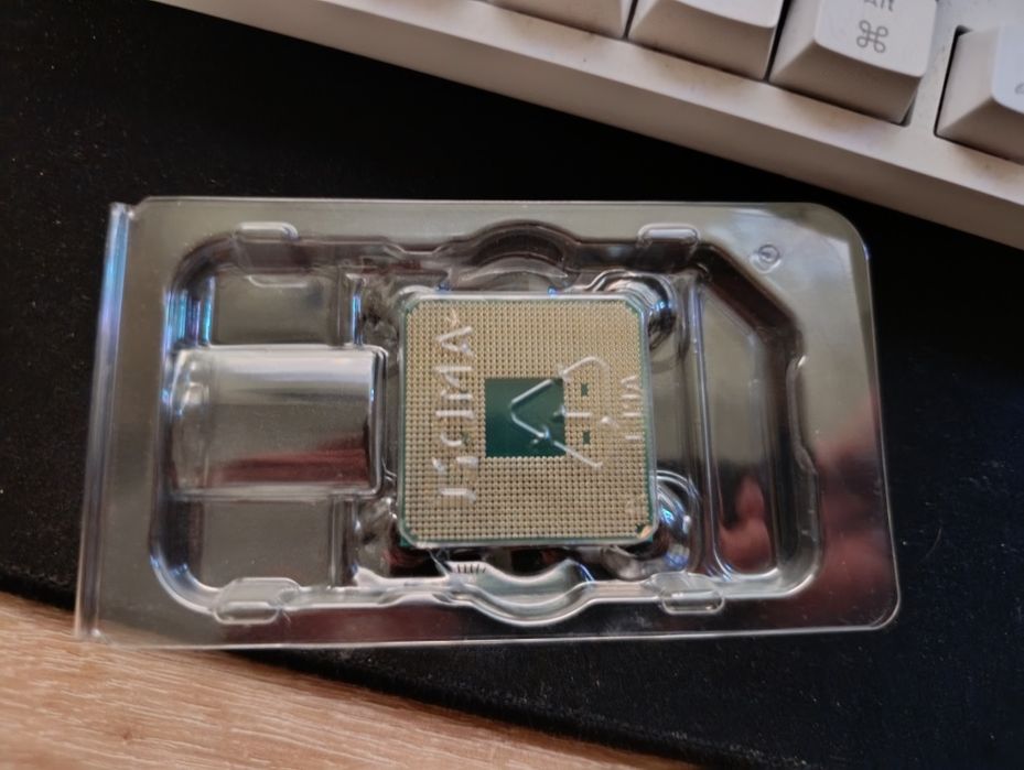 Vând procesor ryzen 5 3600