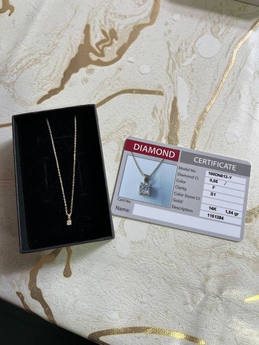 Продам золотую цепочку с бриллиантовым кулоном