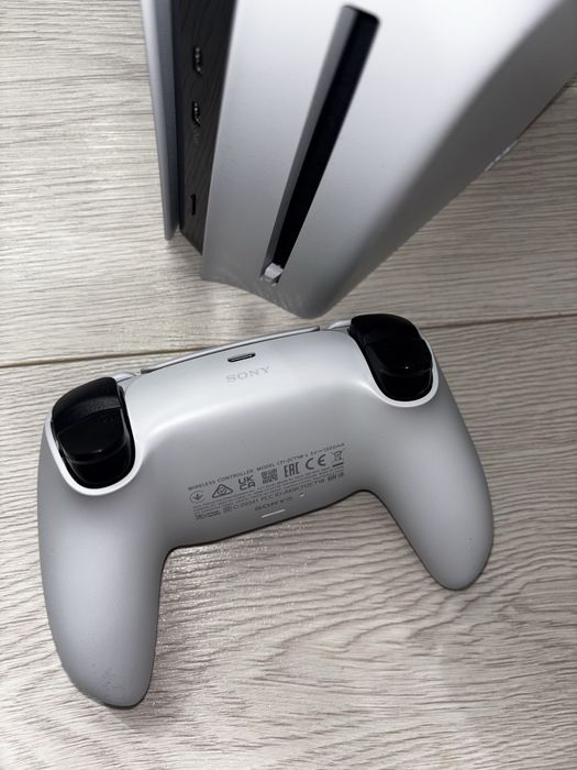 Consola PlayStation 5 Slim (PS5) 1TB, D-Chassis, White + cont cu jocuri incluse